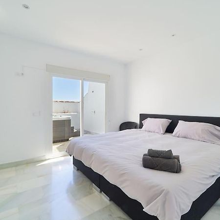 Superbe Appartement Avec Jaccuzi Marbella Bagian luar foto