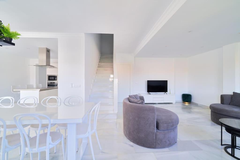 Superbe Appartement Avec Jaccuzi Marbella Bagian luar foto