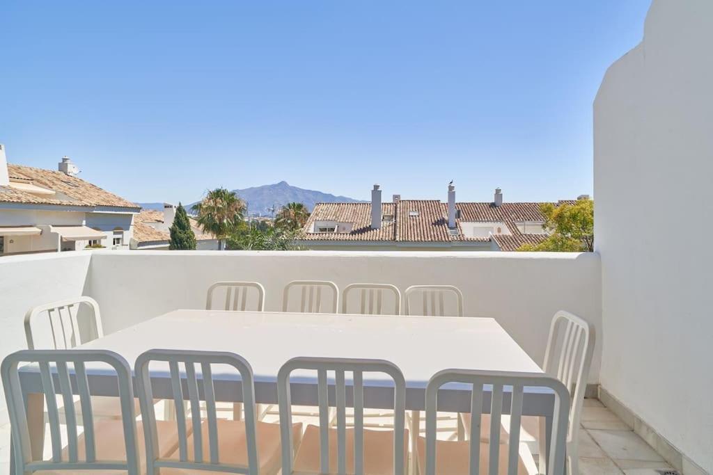 Superbe Appartement Avec Jaccuzi Marbella Bagian luar foto