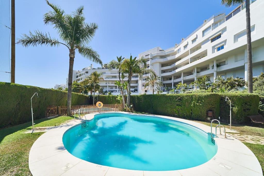 Superbe Appartement Avec Jaccuzi Marbella Bagian luar foto