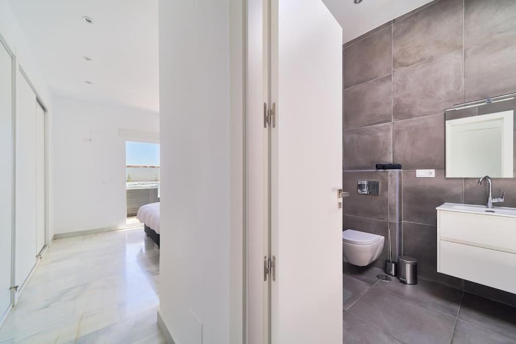 Superbe Appartement Avec Jaccuzi Marbella Bagian luar foto