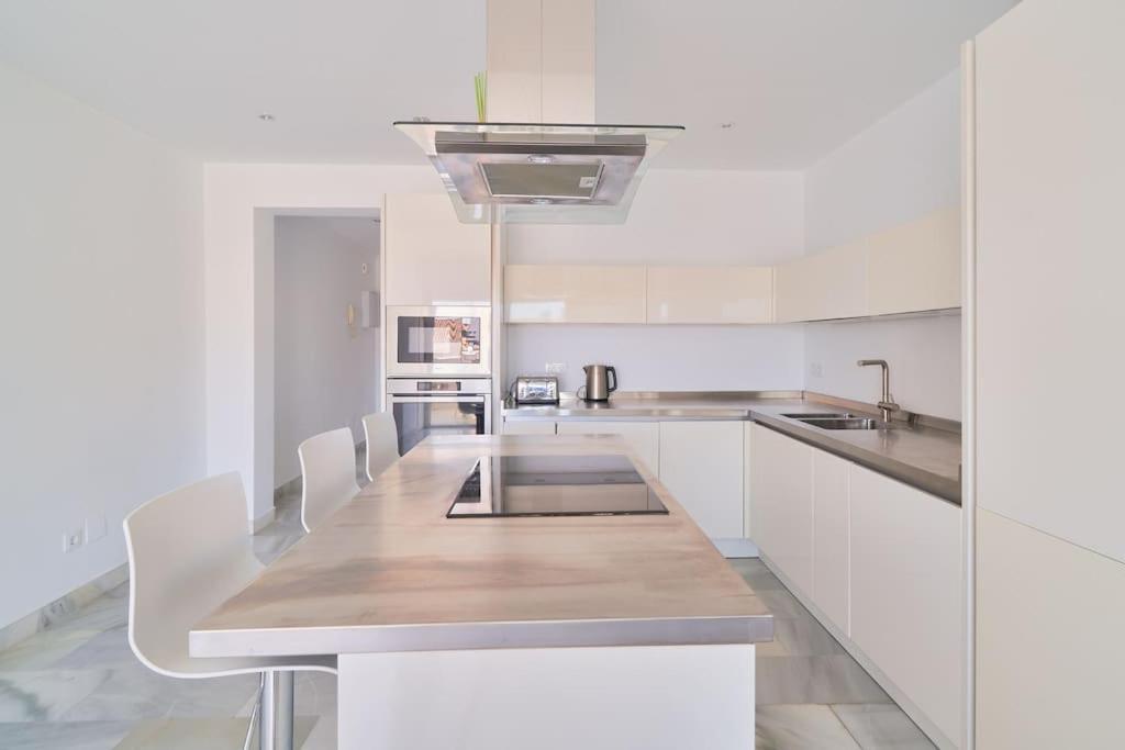 Superbe Appartement Avec Jaccuzi Marbella Bagian luar foto
