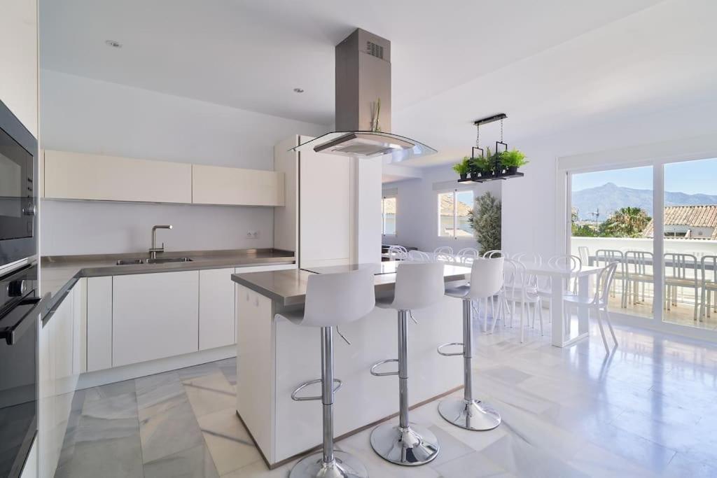Superbe Appartement Avec Jaccuzi Marbella Bagian luar foto