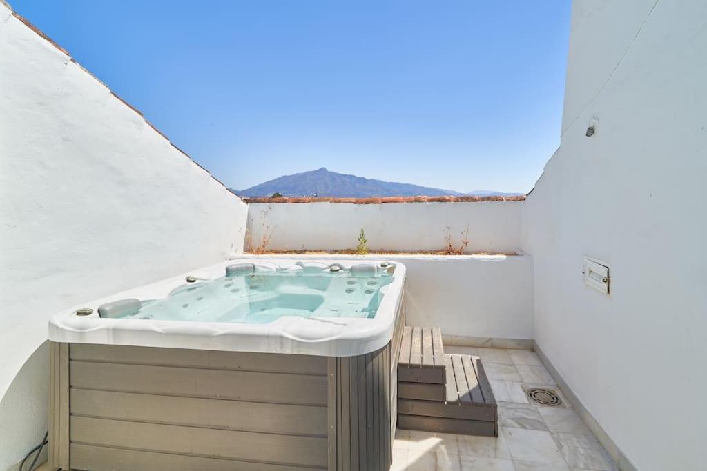 Superbe Appartement Avec Jaccuzi Marbella Bagian luar foto