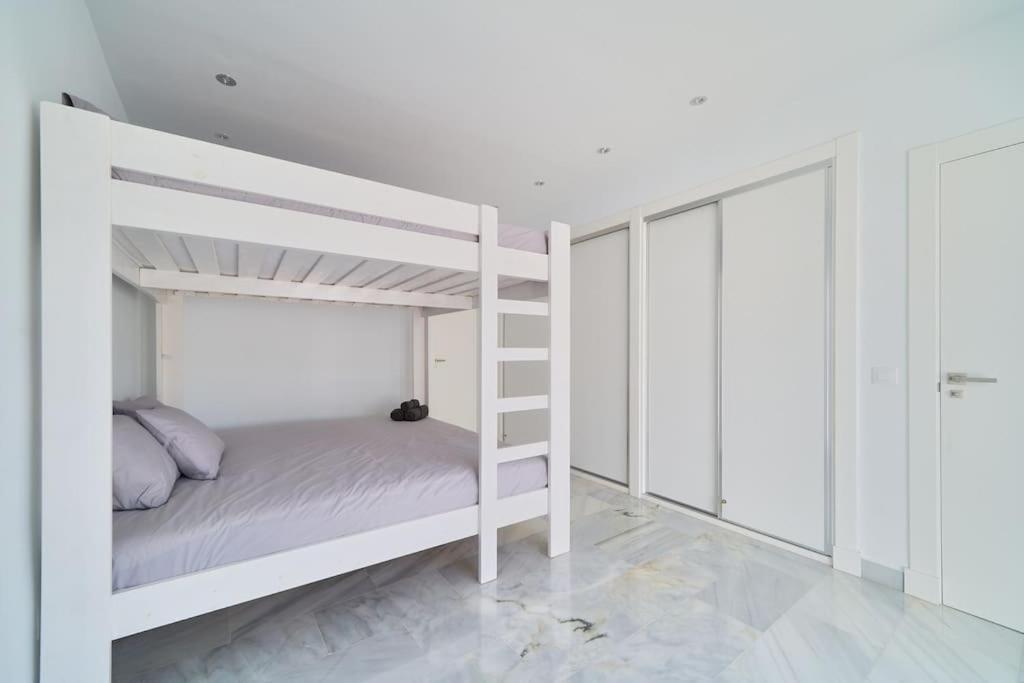 Superbe Appartement Avec Jaccuzi Marbella Bagian luar foto