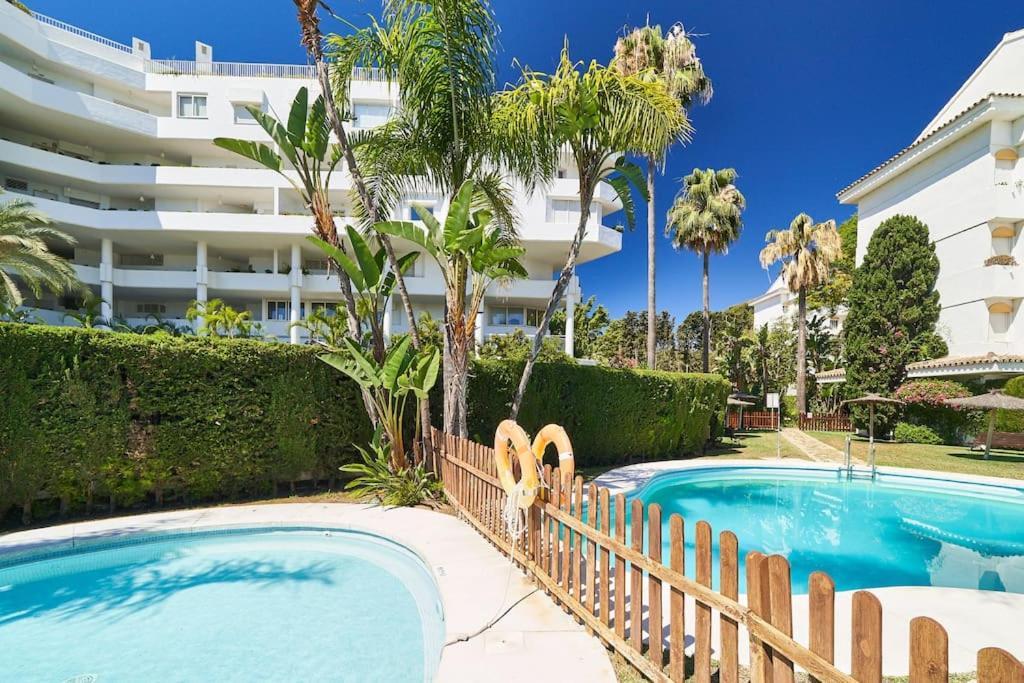 Superbe Appartement Avec Jaccuzi Marbella Bagian luar foto