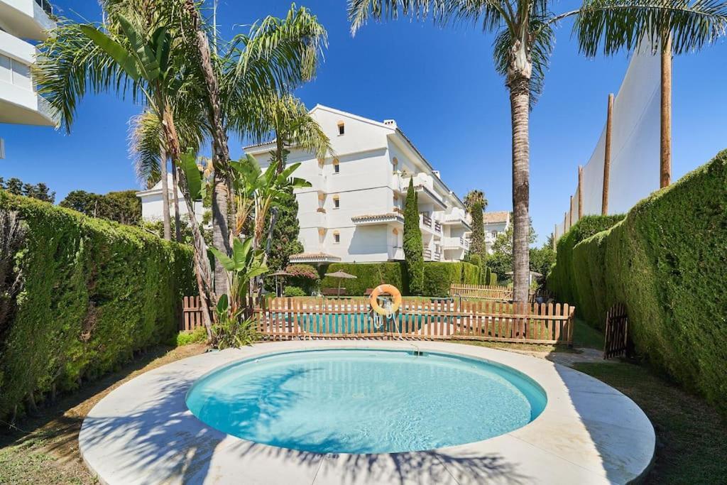 Superbe Appartement Avec Jaccuzi Marbella Bagian luar foto